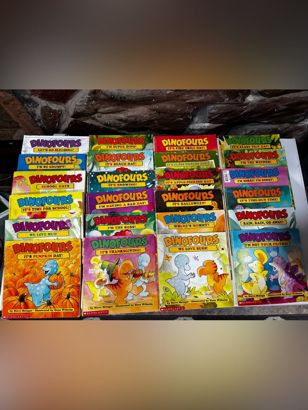 Set of 24 DINOFOURS Books
